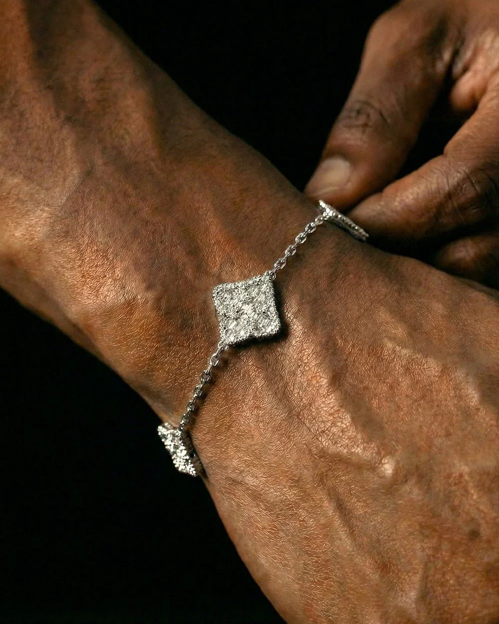 ICED CLOVER BRACELET. - 925 - Image 3